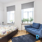 Pārdošanā mājīgs 2 istabu dzīvoklis pirmskara ēkā . Dzīvoklis atrodas klusā paga