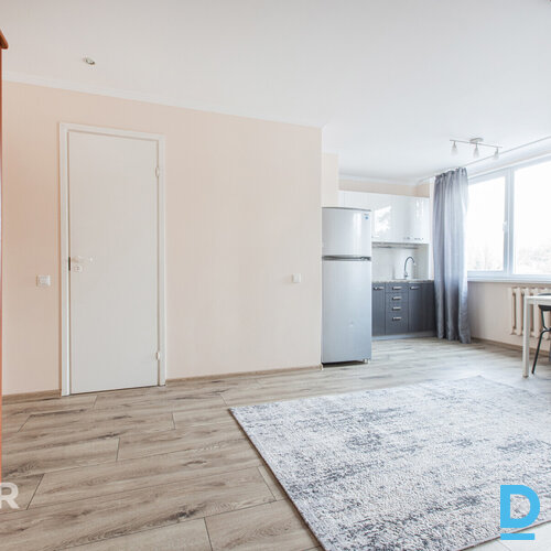 Pārdošanā plašs, saulains 2 istabu dzīvoklis ar lodžiju Majoros.Dzīvokļa plānoju