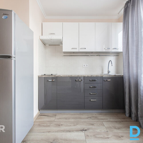 Pārdošanā plašs, saulains 2 istabu dzīvoklis ar lodžiju Majoros.Dzīvokļa plānoju