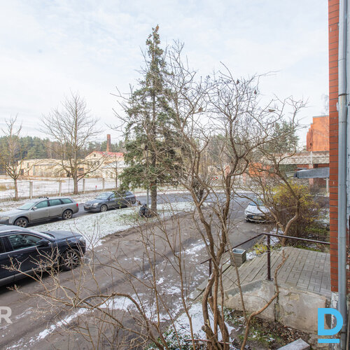 Pārdošanā plašs, saulains 2 istabu dzīvoklis ar lodžiju Majoros.Dzīvokļa plānoju