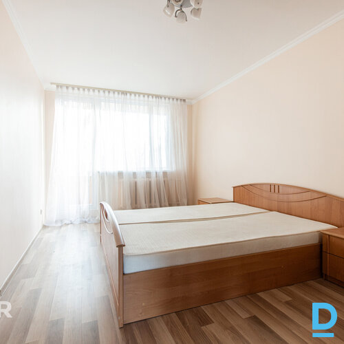 Pārdošanā plašs, saulains 2 istabu dzīvoklis ar lodžiju Majoros.Dzīvokļa plānoju