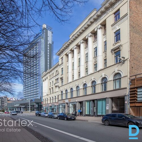 Birojs vēsturiskā ēkā pie Brīvības bulvāra un Elizabetes ielu krustojuma