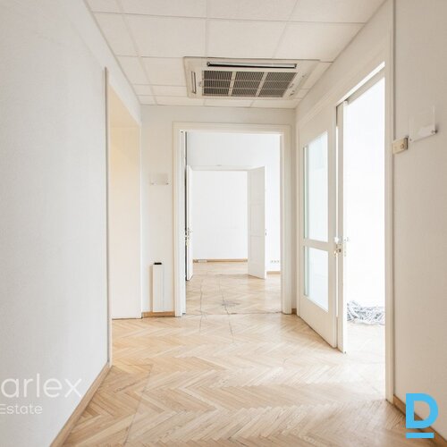 Birojs vēsturiskā ēkā pie Brīvības bulvāra un Elizabetes ielu krustojuma Birojs vēsturiskā ēkā pie Brīvības bulvāra un Elizabetes ielu krustojuma