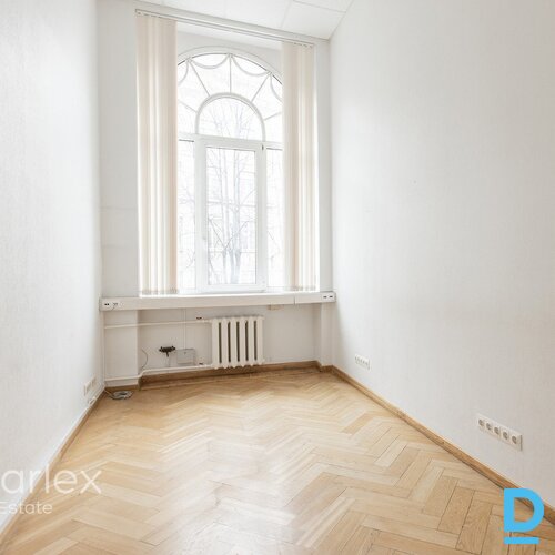 Birojs vēsturiskā ēkā pie Brīvības bulvāra un Elizabetes ielu krustojuma Birojs vēsturiskā ēkā pie Brīvības bulvāra un Elizabetes ielu krustojuma