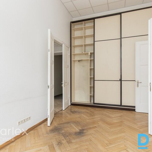 Birojs vēsturiskā ēkā pie Brīvības bulvāra un Elizabetes ielu krustojuma Birojs vēsturiskā ēkā pie Brīvības bulvāra un Elizabetes ielu krustojuma