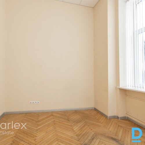 Birojs vēsturiskā ēkā pie Brīvības bulvāra un Elizabetes ielu krustojuma Birojs vēsturiskā ēkā pie Brīvības bulvāra un Elizabetes ielu krustojuma