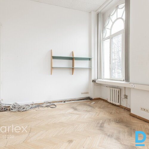 Birojs vēsturiskā ēkā pie Brīvības bulvāra un Elizabetes ielu krustojuma Birojs vēsturiskā ēkā pie Brīvības bulvāra un Elizabetes ielu krustojuma