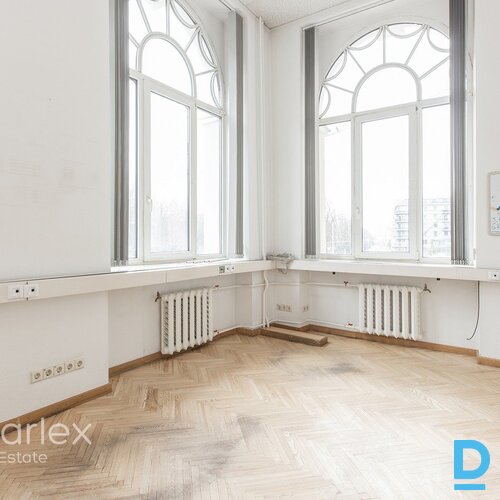 Birojs vēsturiskā ēkā pie Brīvības bulvāra un Elizabetes ielu krustojuma Birojs vēsturiskā ēkā pie Brīvības bulvāra un Elizabetes ielu krustojuma