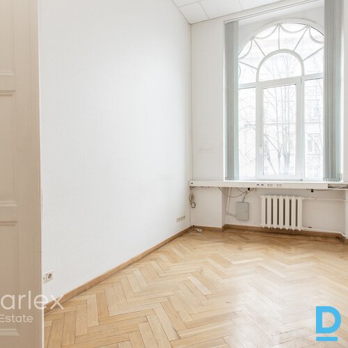 Birojs vēsturiskā ēkā pie Brīvības bulvāra un Elizabetes ielu krustojuma Birojs vēsturiskā ēkā pie Brīvības bulvāra un Elizabetes ielu krustojuma