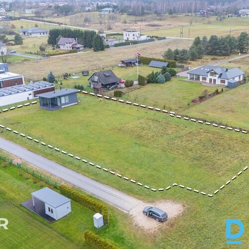 Pārdošanā 3181 m² zemes gabals ar atpūtas/pirts ēku Daugavas krasta 2. līnijā.At