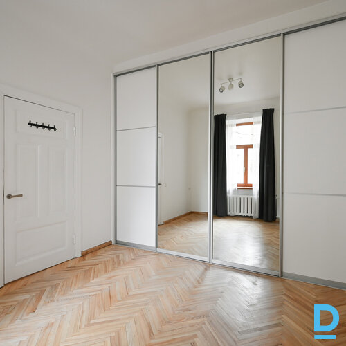 Pārdod dzīvokli Bruņinieku iela 68a