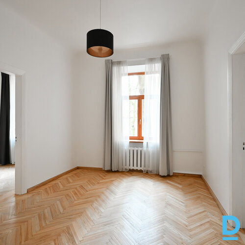 Pārdod dzīvokli Bruņinieku iela 68a