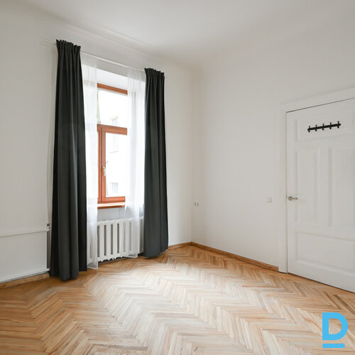 Pārdod dzīvokli Bruņinieku iela 68a