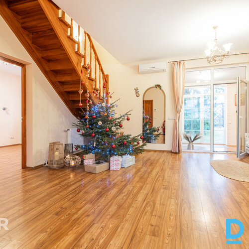 Vienā no skaistākajām un sakoptākajām Pierīgas vietām — ciematā "Padebeši" tiek Vienā no skaistākajām un sakoptākajām Pierīgas vietām — ciematā "Padebeši" tiek