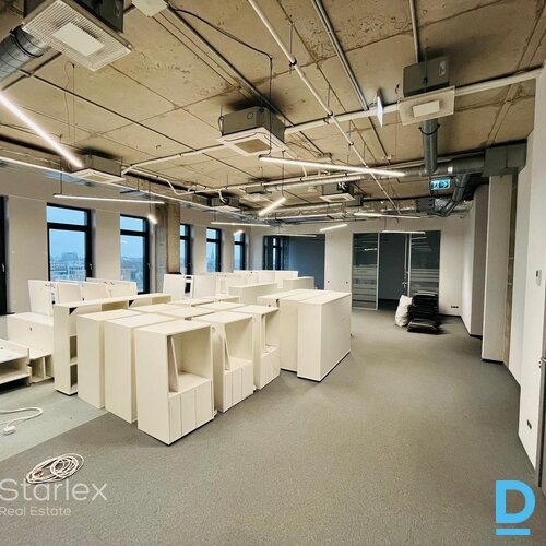 A klases birojs "Place 11" ēkā A klases birojs "Place 11" ēkā