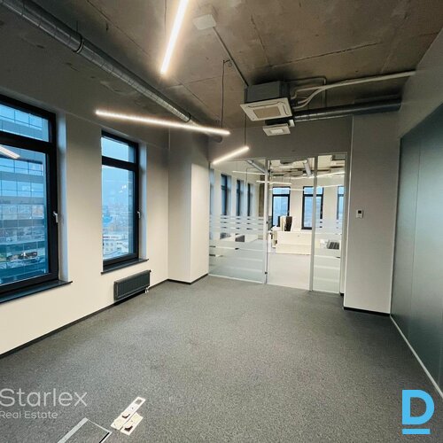 A klases birojs "Place 11" ēkā A klases birojs "Place 11" ēkā