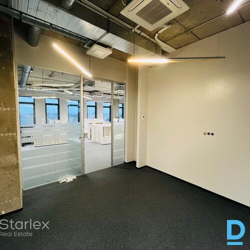 A klases birojs "Place 11" ēkā A klases birojs "Place 11" ēkā