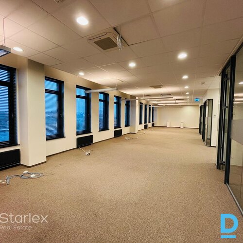 A klases birojs "Place 11" ēkā A klases birojs "Place 11" ēkā