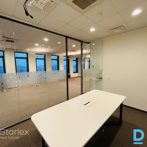 A klases birojs "Place 11" ēkā A klases birojs "Place 11" ēkā