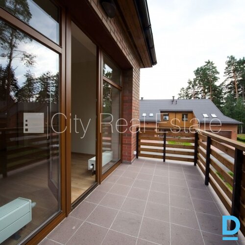 Pārdod māju Rīgā