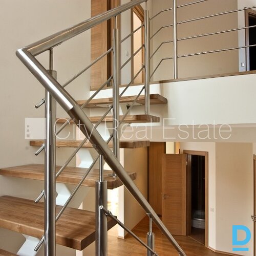 Pārdod māju Rīgā