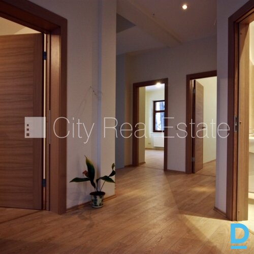 Pārdod māju Rīgā