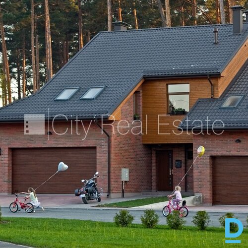 Pārdod māju Rīgā