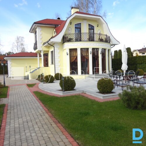 Pārdod māju Jūrmalā