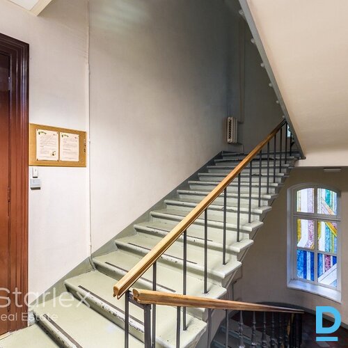 Birojs Rīgas centrā pretī Mākslas akadēmijai