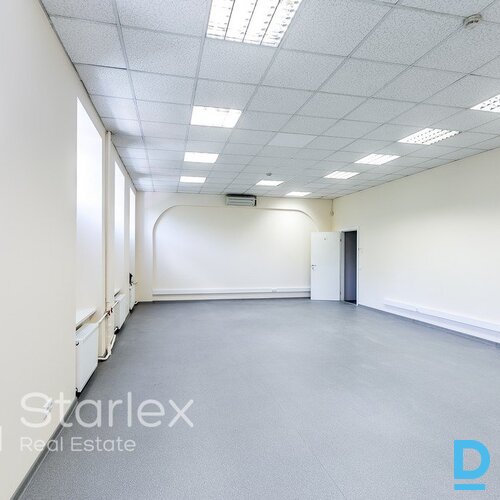 Birojs Rīgas centrā pretī Mākslas akadēmijai