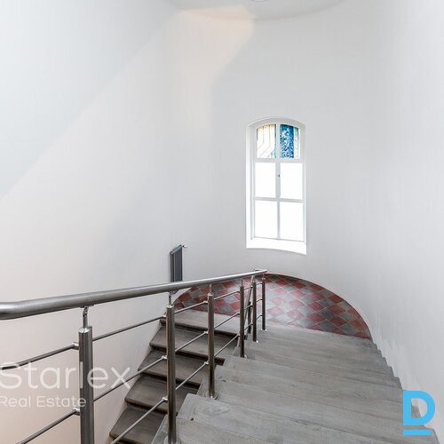 Birojs Rīgas centrā pretī Mākslas akadēmijai