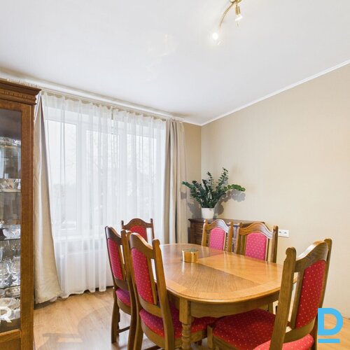 Pārdošanā pārdomāta, pamatīga ģimenes māja ar labiekārtotu teritoriju Siguldā.Mā