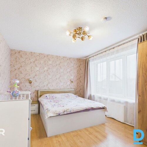 Pārdošanā pārdomāta, pamatīga ģimenes māja ar labiekārtotu teritoriju Siguldā.Mā