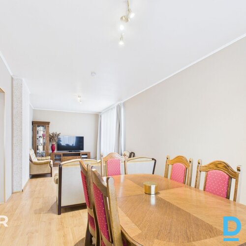 Pārdošanā pārdomāta, pamatīga ģimenes māja ar labiekārtotu teritoriju Siguldā.Mā