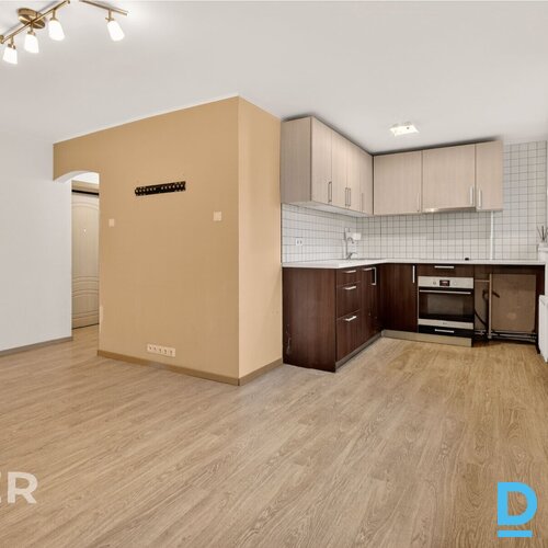 Pārdošanā gaišs un mājīgs 2 istabu dzīvoklis renovētā ēkā, klusā un zaļā apkārtn