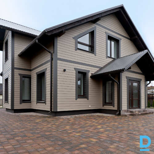 Pārdod māju Rūpniecības iela 19