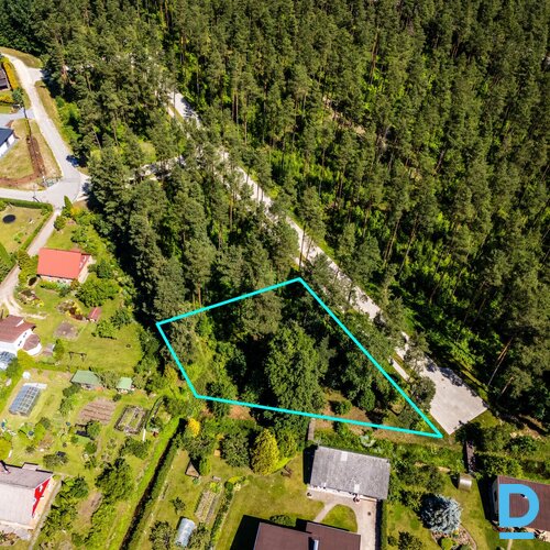 Zemes gabals privātai apbūvei slēgtā, jaunizveidotā privātmāju ciematā Piņķos.Ze