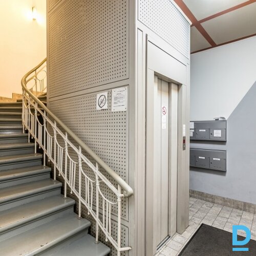 Birojs Rīgas centrā pie Kr. Valdemāra/Dzirnavu ielu krustojuma Birojs Rīgas centrā pie Kr. Valdemāra/Dzirnavu ielu krustojuma