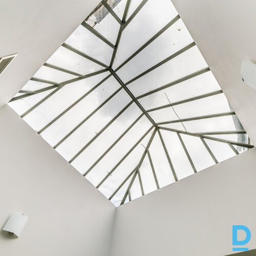 Birojs Rīgas centrā pie Kr. Valdemāra/Dzirnavu ielu krustojuma Birojs Rīgas centrā pie Kr. Valdemāra/Dzirnavu ielu krustojuma