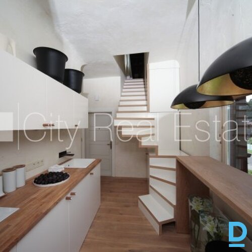 Pārdod dzīvokli Jūrmalā