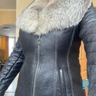 Stilīga ziemas jaka / dublonka no dabīgās aitas ādas ar polārlapsas kažokādu – lieliskā stāvoklī! 