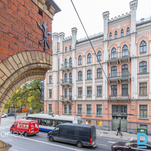 Mūsdienīgs birojs Rīgas klusajā centrā