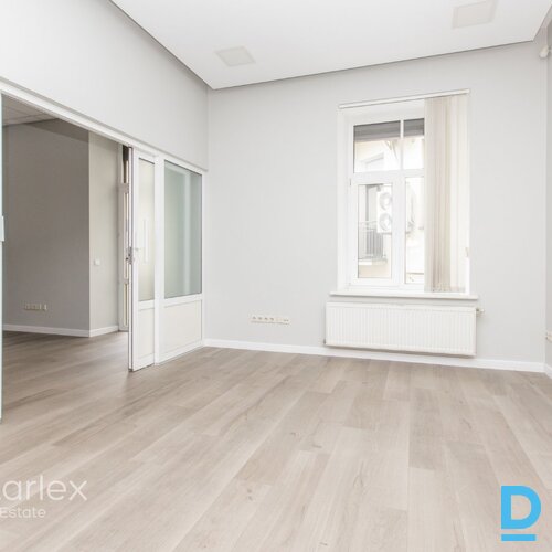 Mūsdienīgs birojs Rīgas klusajā centrā