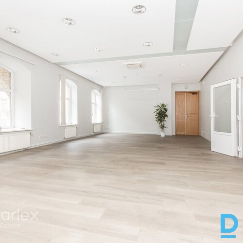 Mūsdienīgs birojs Rīgas klusajā centrā