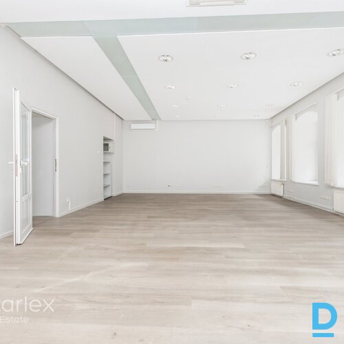 Mūsdienīgs birojs Rīgas klusajā centrā