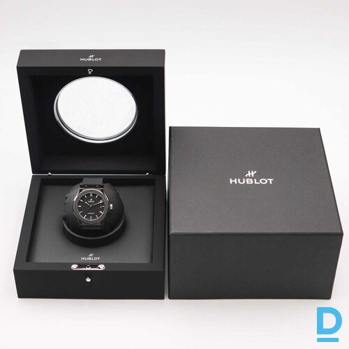 Pārdod Hublot Classic Fusion 45 Titanium Pārdod Hublot Classic Fusion 45 Titanium