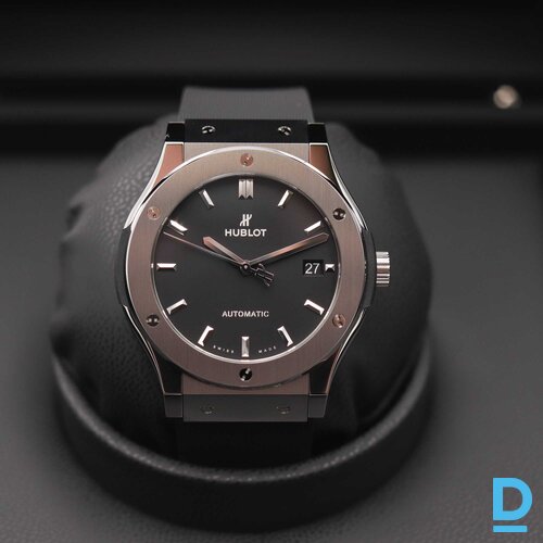 Pārdod Hublot Classic Fusion 45 Titanium Pārdod Hublot Classic Fusion 45 Titanium