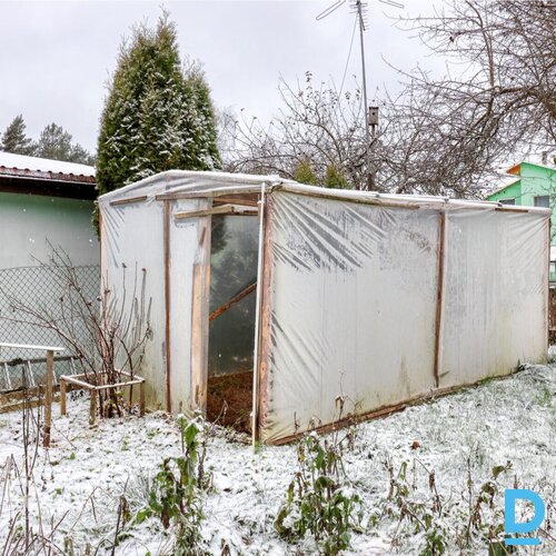 Pārdošanā koka karkasa dārza mājiņa ar 620 m² zemes gabalu Ogrē.Īpašumam ir izve