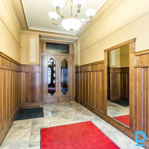 Birojs Rīgas centrā pie Lāčplēša ielas