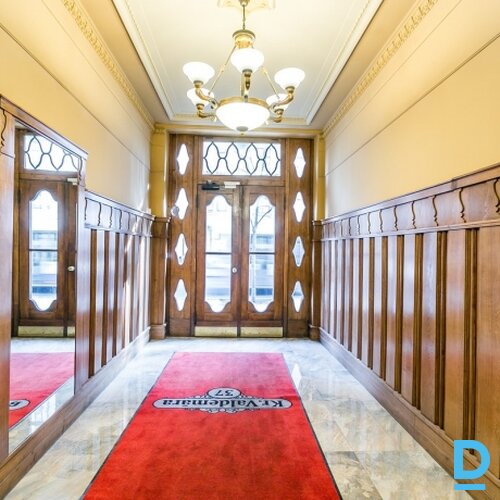 Birojs Rīgas centrā pie Lāčplēša ielas